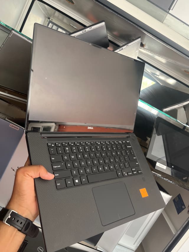 Dell Inc. XPS 15 9560 - I7-7700HQ - 16GB - 512 - 16" (tactile) - GeForce GTX 1050 / 3840x2160 4K UHD