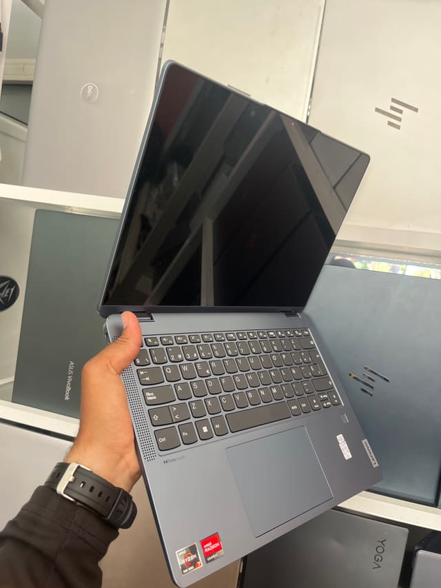 LENOVO IdeaPad Flex 5 14ABR8 - Ryzen 7 7730U - 16GB - 512 - 14" (tactile)