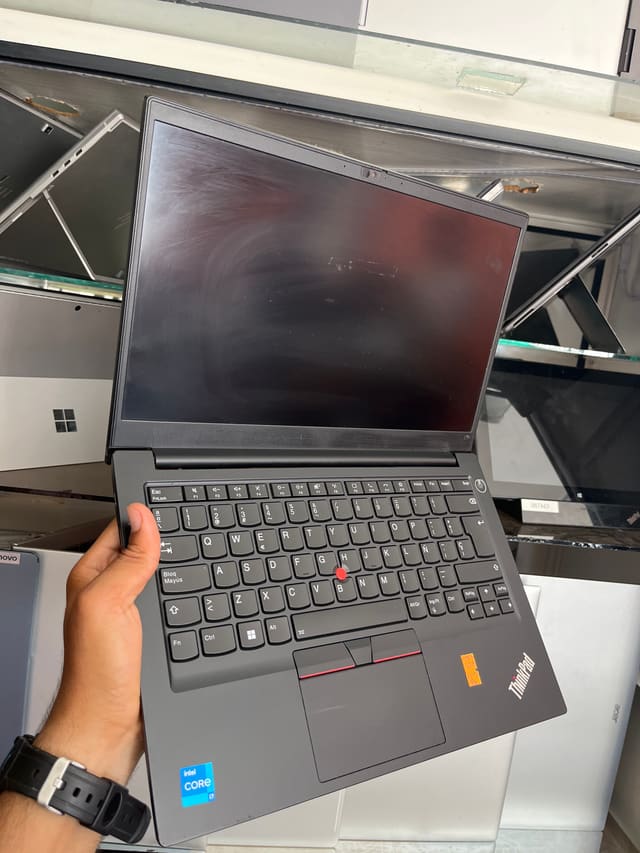LENOVO ThinkPad E14 Gen 2 - I7-1165G7 - 16GB - 512 - 14"