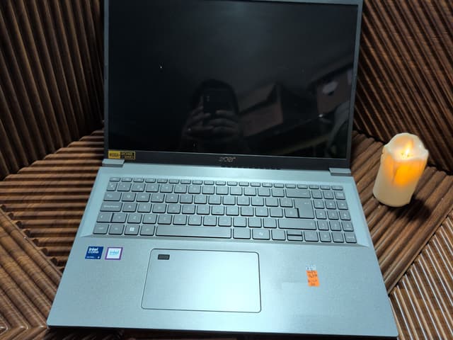 Acer Aspire A16-71M, photo réelle