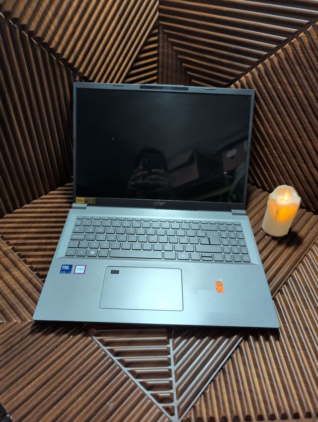 Acer Aspire A16-71M, صورة حقيقية
