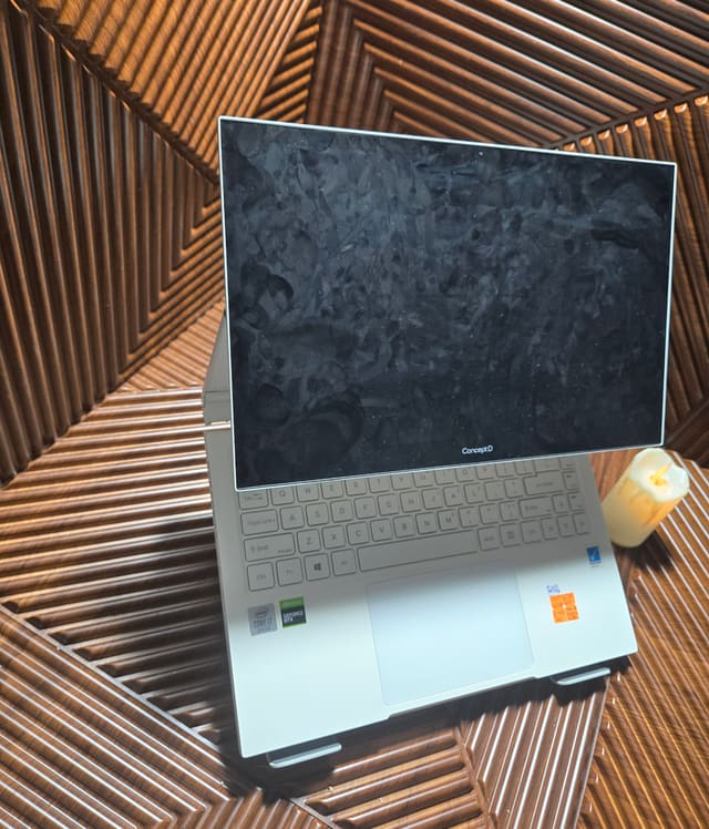 Acer ConceptD CC314-72G, صورة حقيقية