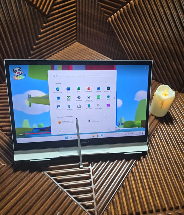 Acer ConceptD CC314-72G, صورة حقيقية