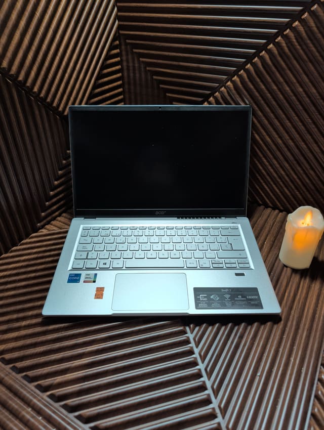 Acer Swift SF314-511, صورة حقيقية