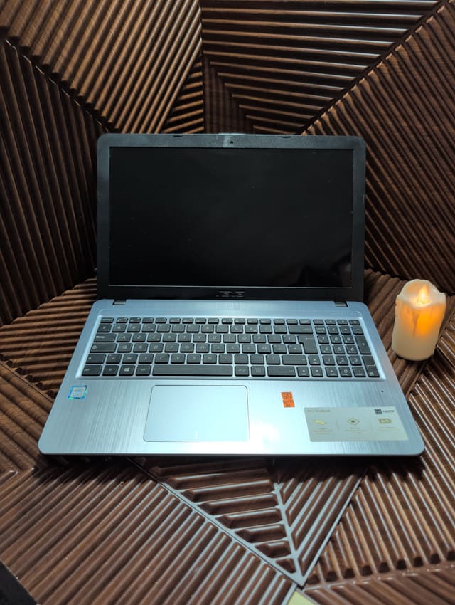 ASUS VivoBook 15_ASUS X540UAR, صورة حقيقية