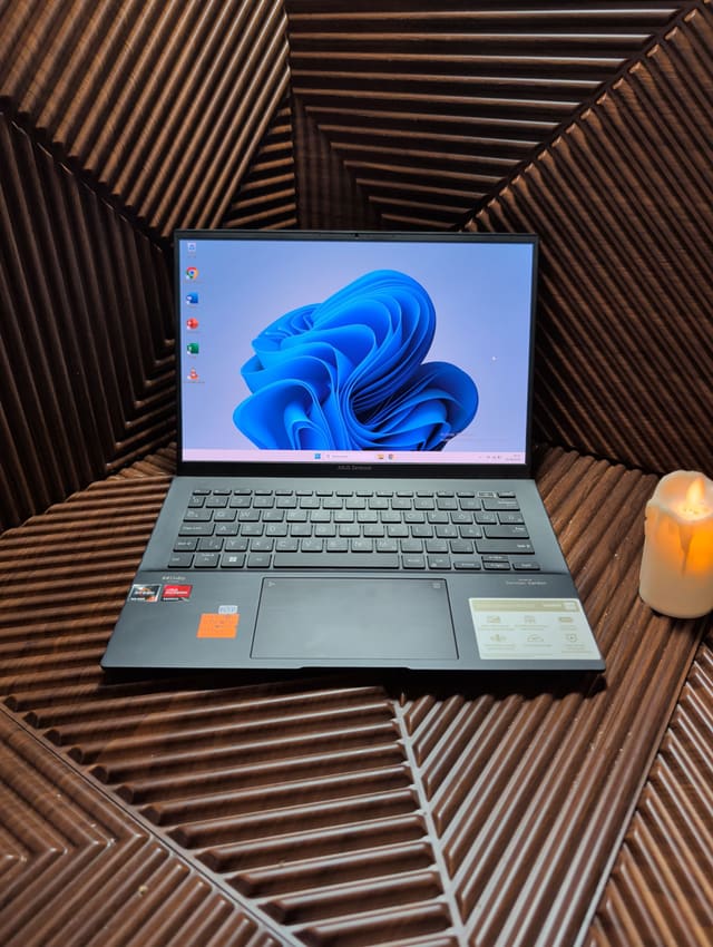 ASUS Zenbook UM3402YAR_UM3402YA, صورة حقيقية