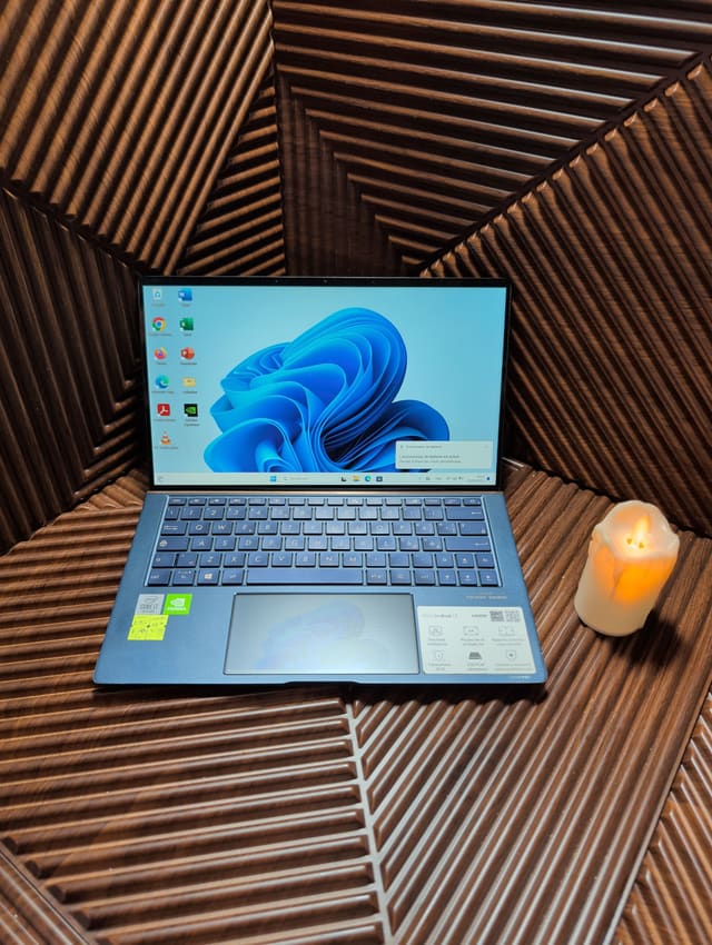 ASUS ZenBook UX334FLC_UX334FL, صورة حقيقية