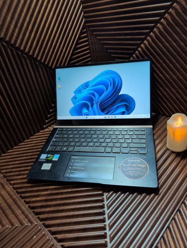 ASUS ZenBook UX450FDX_UX480FD, photo réelle