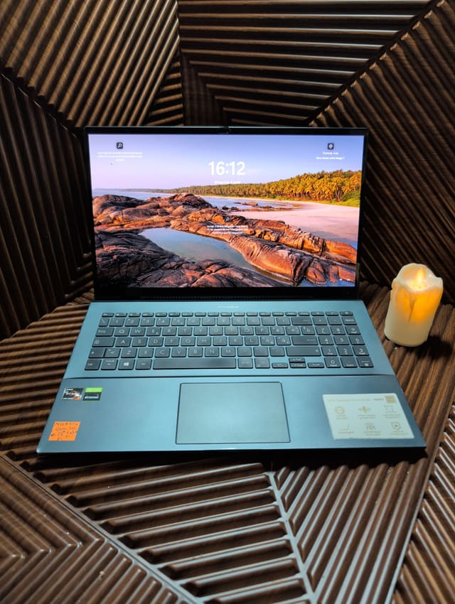 ASUS Zenbook UX535QE_UM535QE, صورة حقيقية