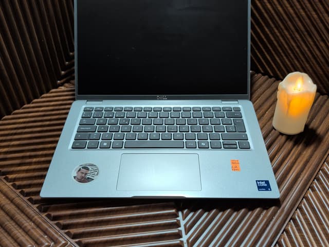Dell Precision 3490, photo réelle