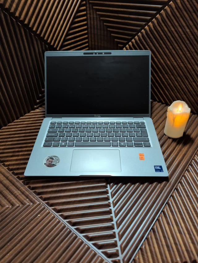 Dell Precision 3490, صورة حقيقية