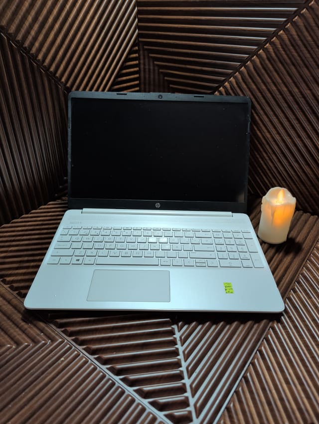 HP 15s-fq1087ns, صورة حقيقية