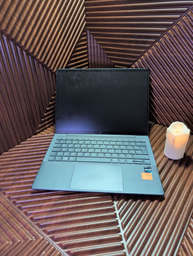 HP Elite Dragonfly 13 G3, صورة حقيقية