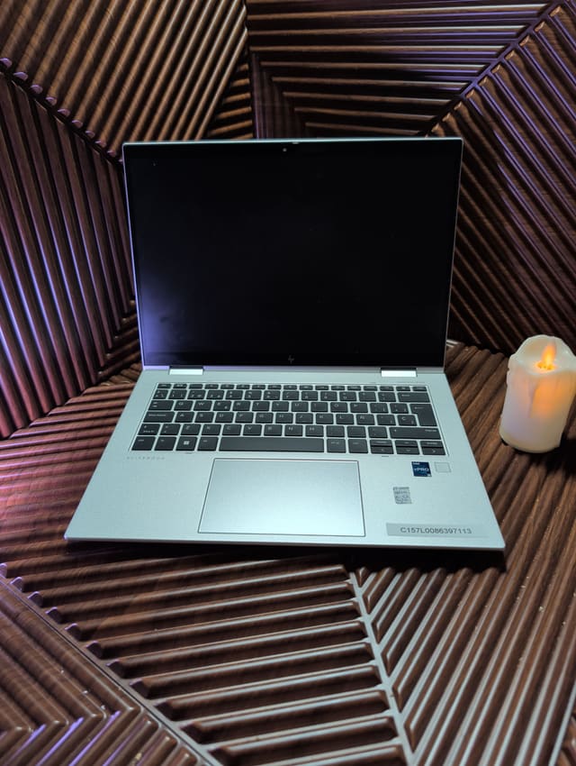 HP Elite x360 1040 14 G10 2-in-1, صورة حقيقية