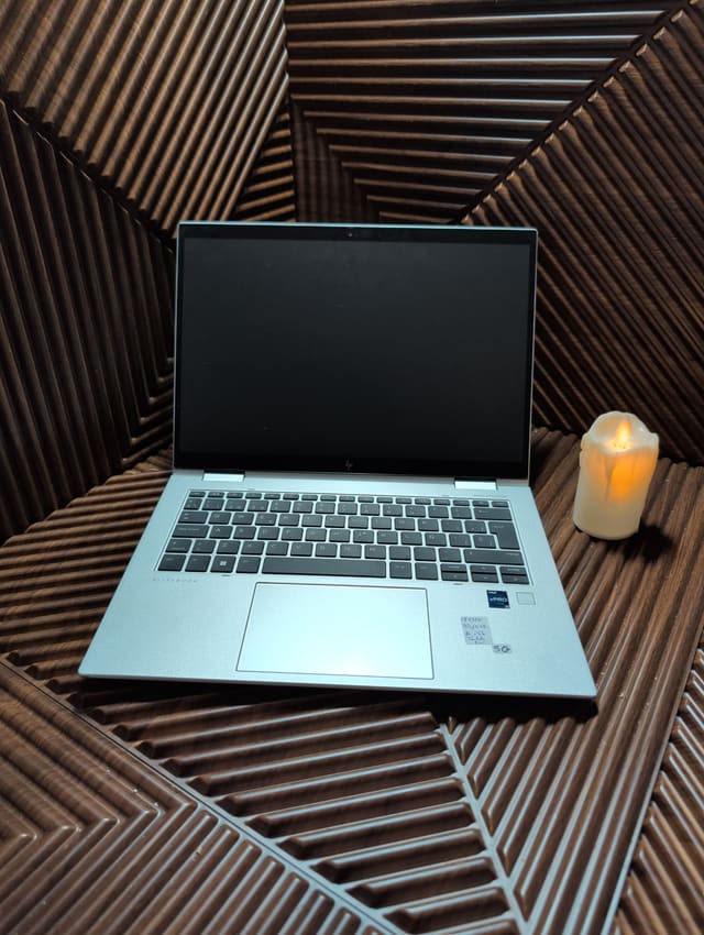 HP Elite x360 1040 14 G10 2-in-1, صورة حقيقية