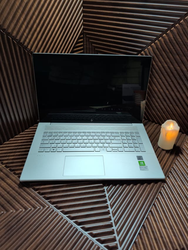 HP ENVY 17-cg0xxx, صورة حقيقية