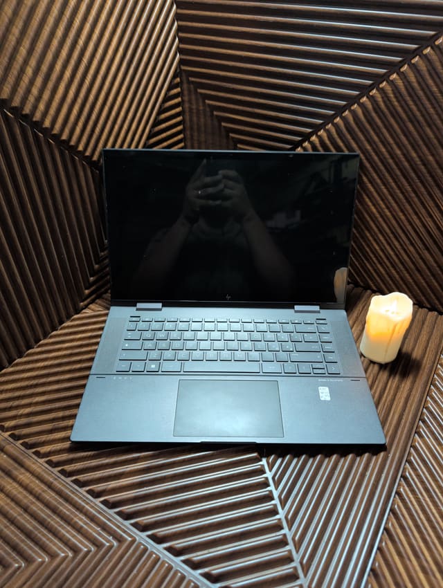 HP ENVY x360 2-in-1 15-ey0xxx, صورة حقيقية
