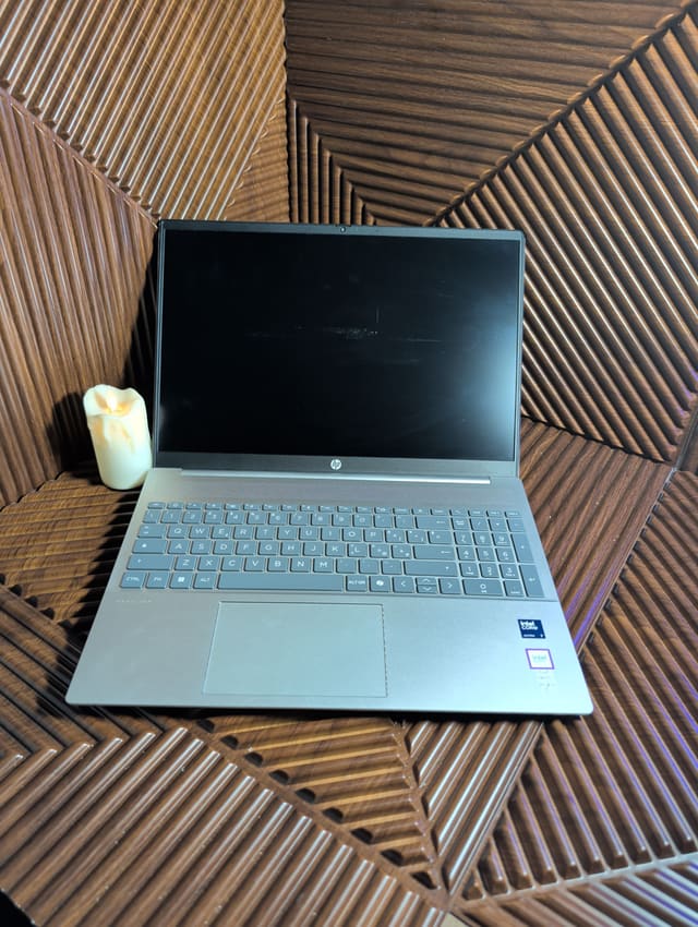 HP Pavilion 16-af0xxx, صورة حقيقية