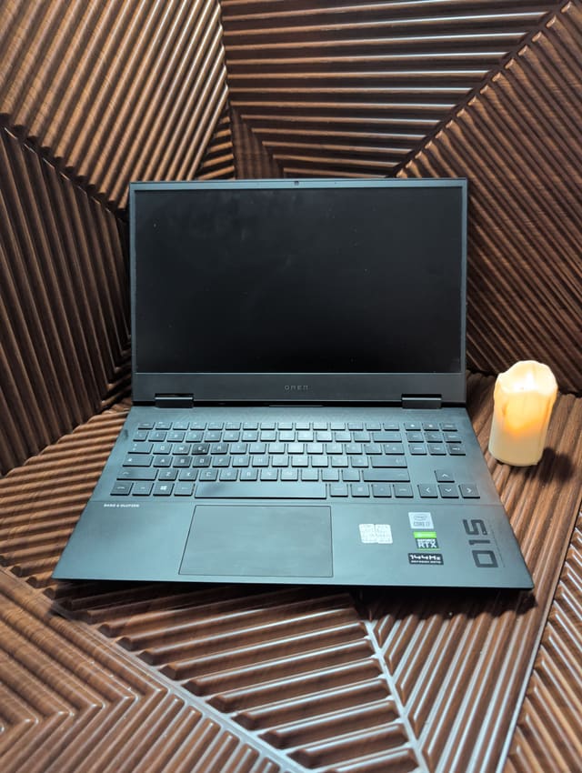 HP OMEN 15-ek0xxx, صورة حقيقية