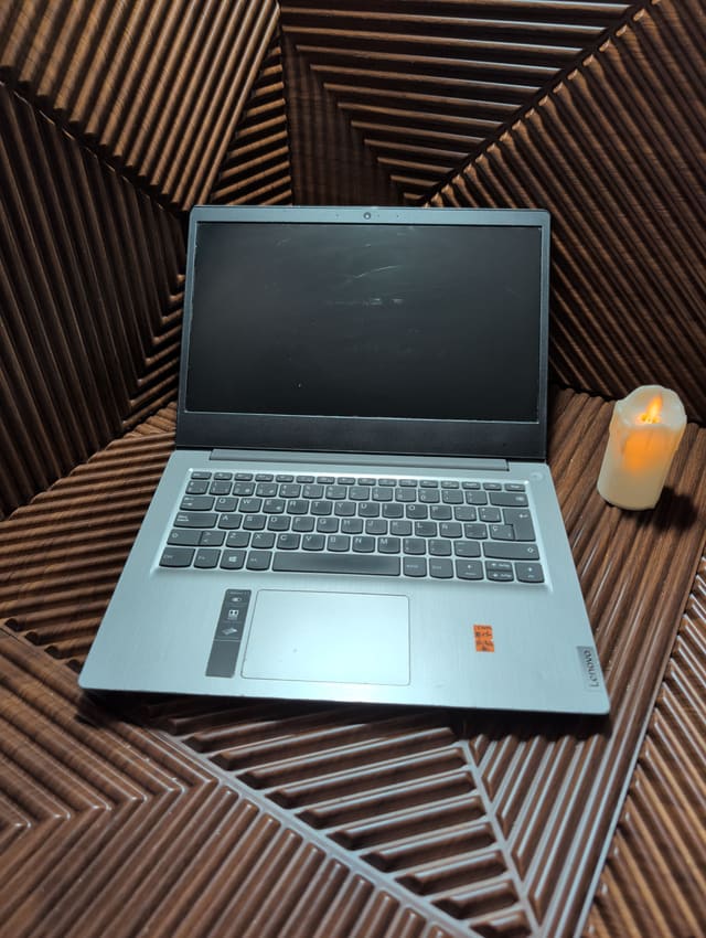 Lenovo IdeaPad 3 14IIL05, صورة حقيقية
