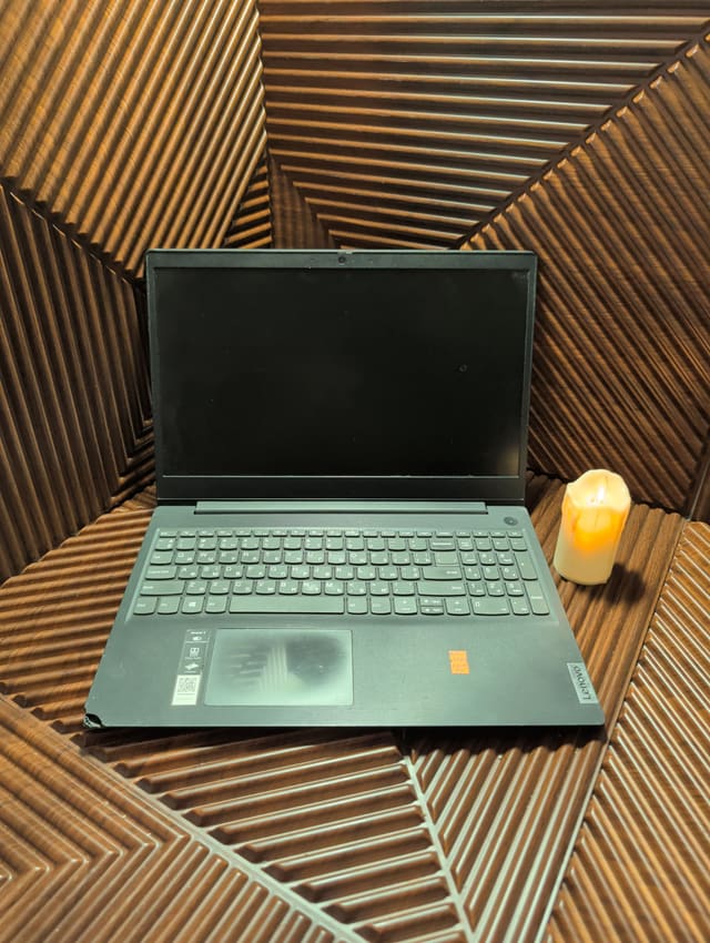 Lenovo IdeaPad 3 15IGL05, صورة حقيقية