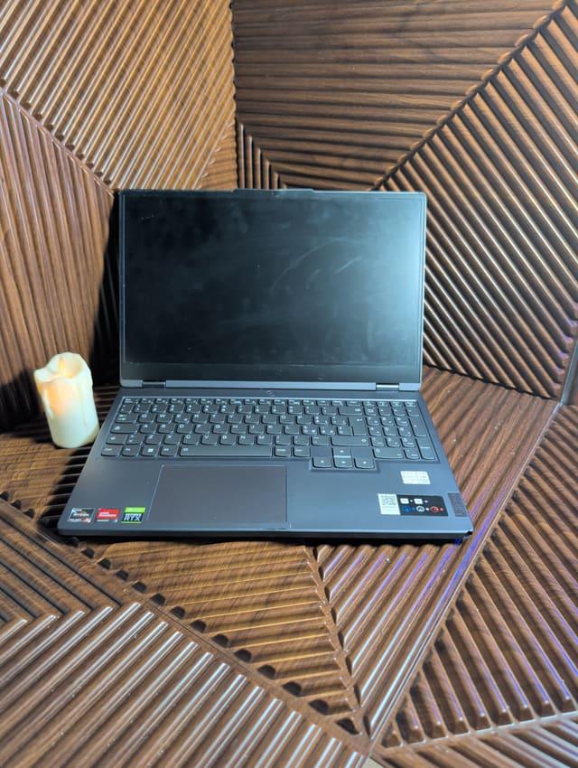 Lenovo Legion 5 15ARH7H, صورة حقيقية