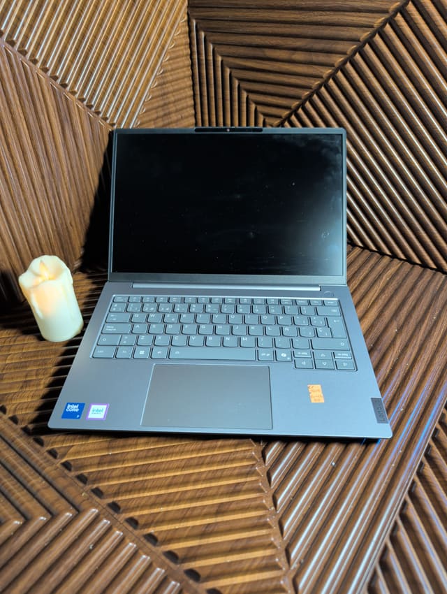 Lenovo ThinkBook 14 G8 IRL, صورة حقيقية