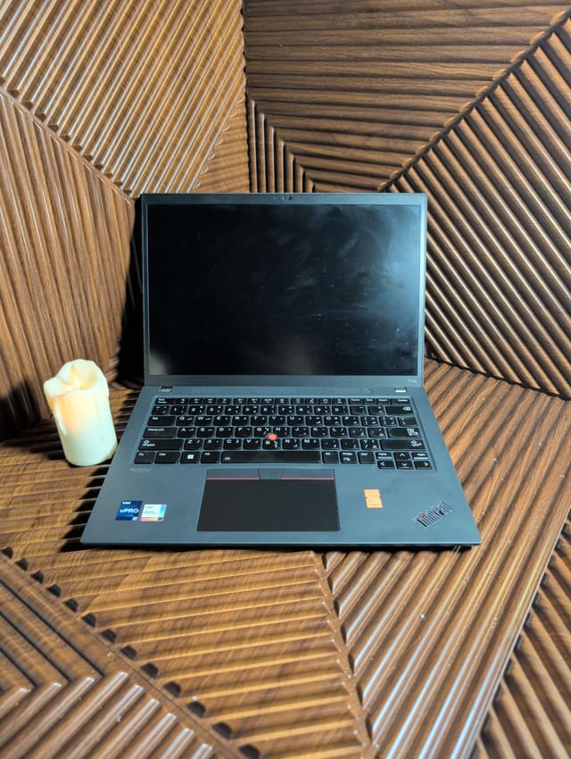 Lenovo ThinkPad T14s Gen 3, صورة حقيقية