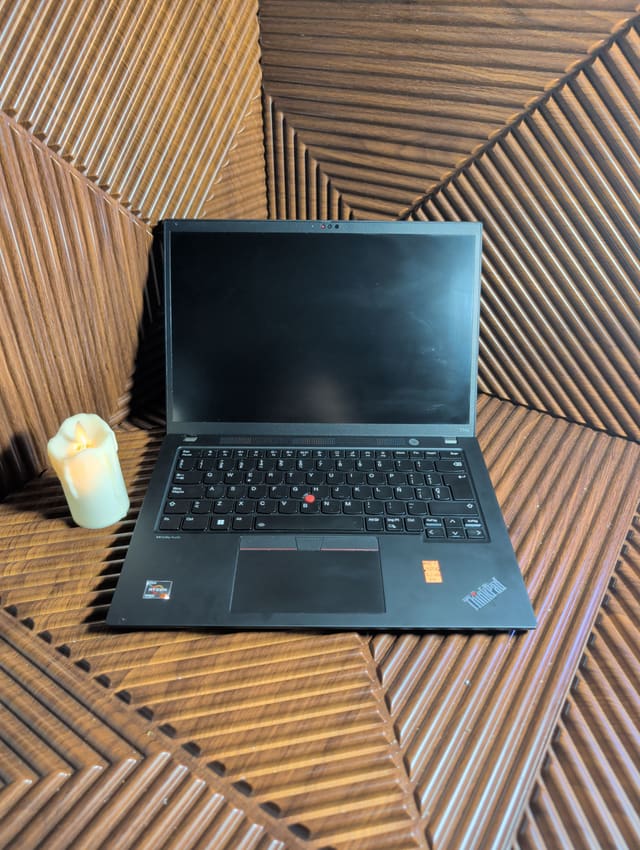 Lenovo ThinkPad T14s Gen 4, صورة حقيقية