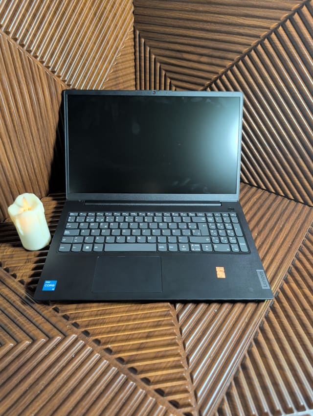 Lenovo V15 G4 IRU, صورة حقيقية