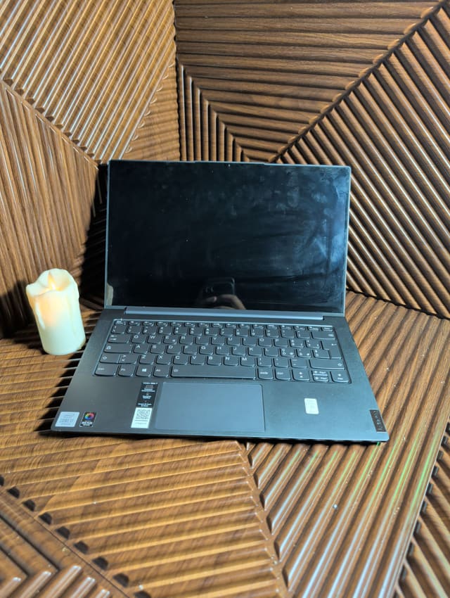 Lenovo Yoga Slim 7 14IIL05, صورة حقيقية