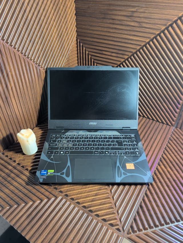MSI Cyborg 15 B13WFKG, صورة حقيقية