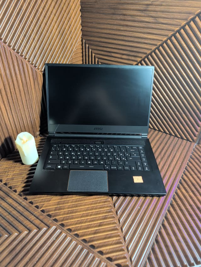 MSI GS65 Stealth Thin 8RF, صورة حقيقية