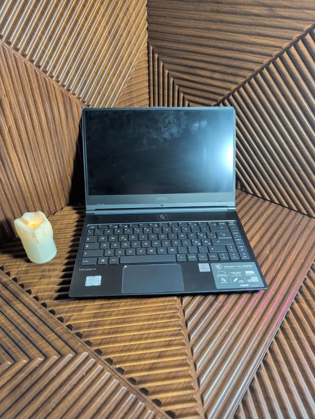 MSI Prestige 14 A10RAS, صورة حقيقية