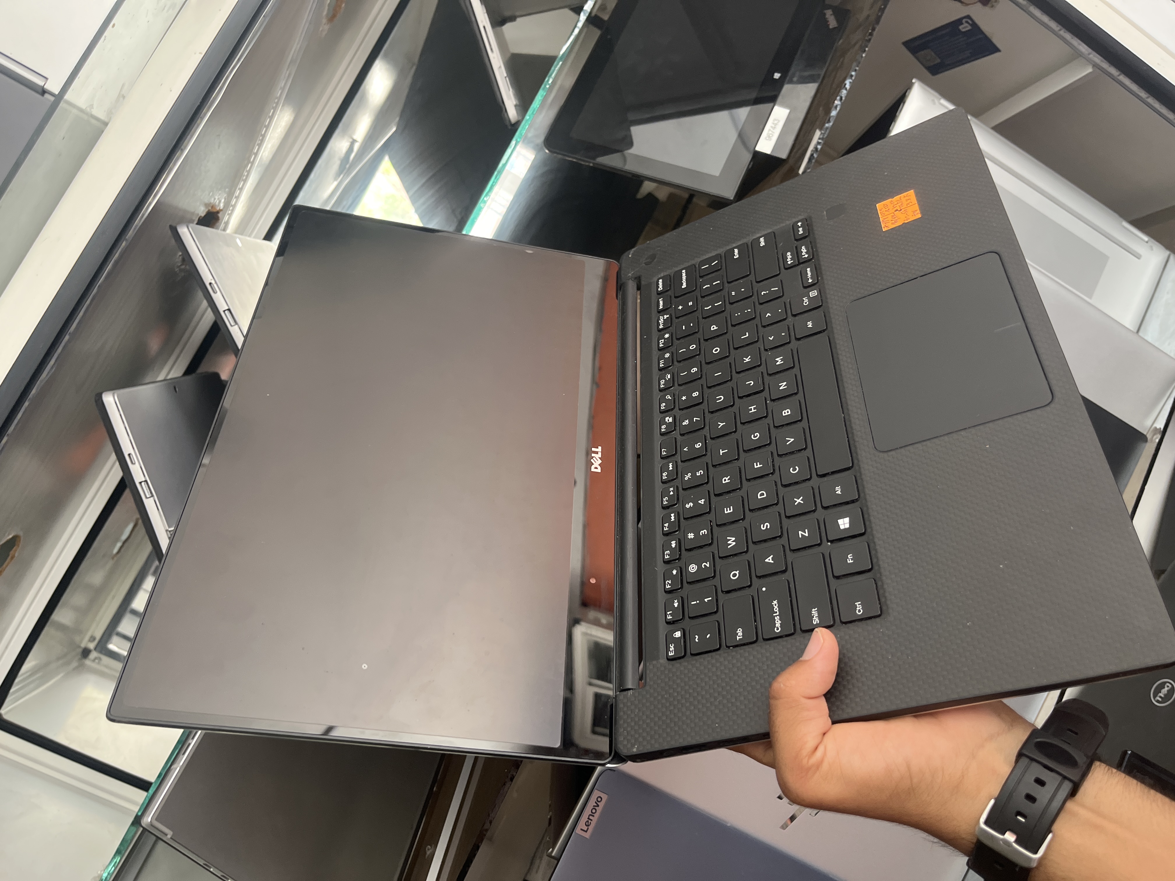 Dell Inc. XPS 15 9560 - I7-7700HQ - 16GB - 512 - 16" (tactile) - GeForce GTX 1050 / 3840x2160 4K UHD