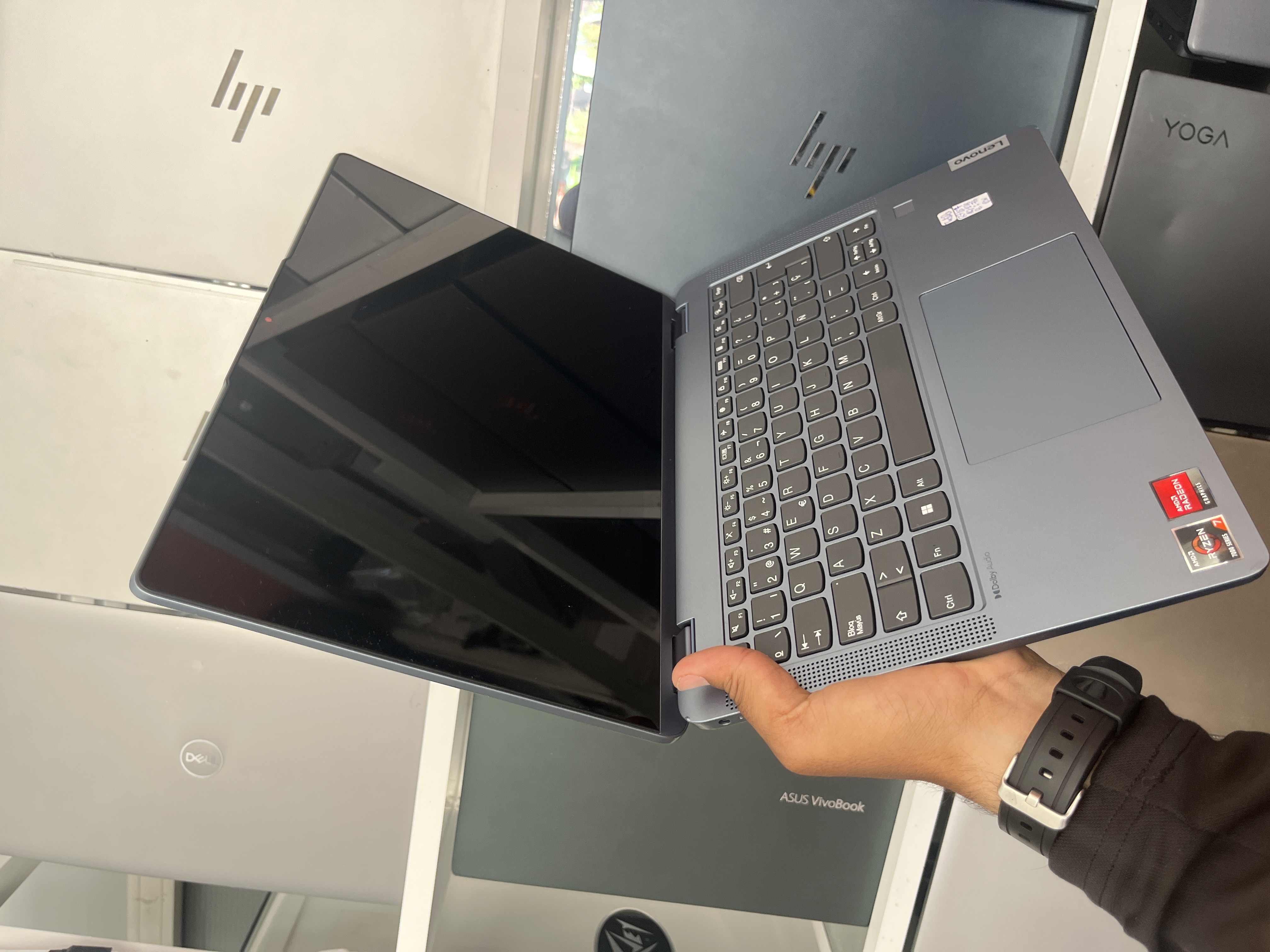 LENOVO IdeaPad Flex 5 14ABR8 - Ryzen 7 7730U - 16GB - 512 - 14" (tactile)